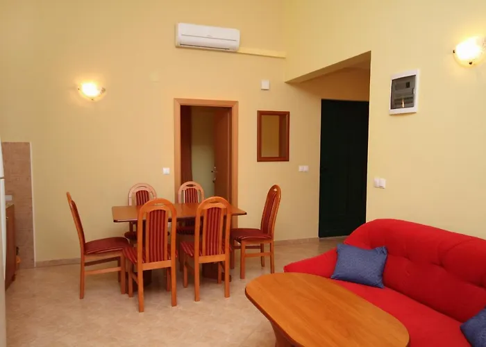 By The Sea - 3198 روغوزنيكا